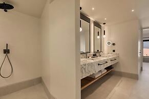 Domes Novos Santorini, Autograph Collection