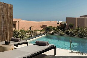 Domes Novos Santorini, Autograph Collection