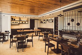 Domes Novos Santorini, Autograph Collection