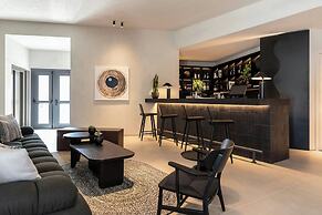 Domes Novos Santorini, Autograph Collection