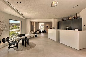 Domes Novos Santorini, Autograph Collection