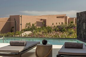 Domes Novos Santorini, Autograph Collection