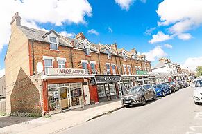 Inviting 3-bed Apartment in Bromley