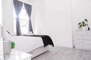 Inviting 3-bed Apartment in Bromley