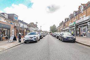 Inviting 3-bed Apartment in Bromley