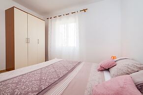 Cozy Apartment Marija With Garden