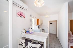 Cozy Apartment Marija With Garden