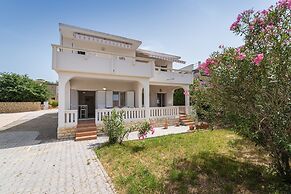 Cozy Apartment Marija With Garden