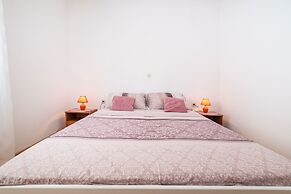 Cozy Apartment Marija With Garden