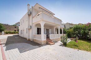 Cozy Apartment Marija With Garden