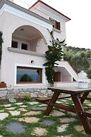 Goddesses Villa 1 in Nies