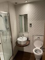 Stunning 4-bed Apartment in Glasgow West end