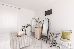 Dibellee Mykonos Studios