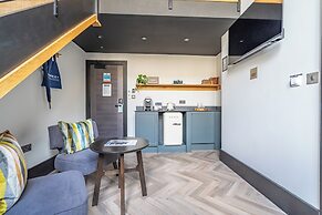 Crescent Place by Mansley