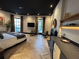 Crescent Place by Mansley