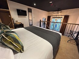 Crescent Place by Mansley