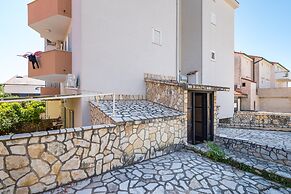 Apartment Near Supermarket Milo