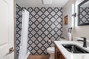 Etta Place 7 by Avantstay Ski In/ Ski Out Unit w/ Striking Views!