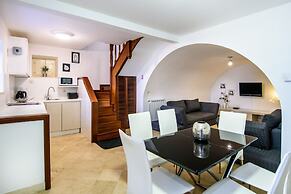 Luan Old Town apartment by DuHomes