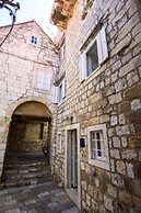 Luan Old Town apartment by DuHomes