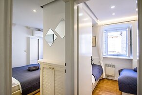 Luan Old Town apartment by DuHomes