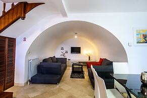 Luan Old Town apartment by DuHomes