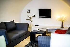 Luan Old Town apartment by DuHomes