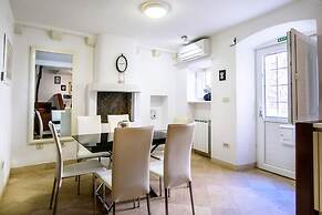 Luan Old Town apartment by DuHomes