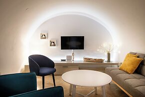Luan Old Town apartment by DuHomes