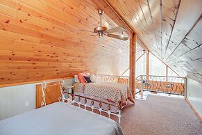 Lakefront Arkansas Home w/ Deck, Grill & Cornhole!