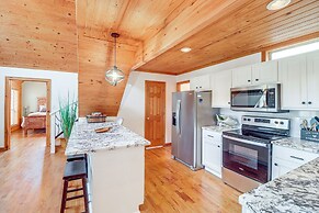Lakefront Arkansas Home w/ Deck, Grill & Cornhole!