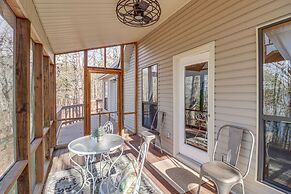 Lakefront Arkansas Home w/ Deck, Grill & Cornhole!