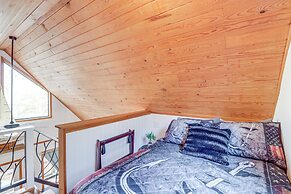 Lakefront Arkansas Home w/ Deck, Grill & Cornhole!