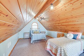 Lakefront Arkansas Home w/ Deck, Grill & Cornhole!