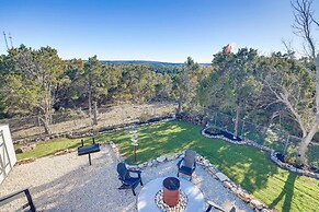 Awesome Canyon Lake Home: Rooftop Deck & Fire Pit!