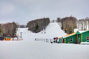 Iron River Retreat w/ Sauna: Walk to Ski Brule!