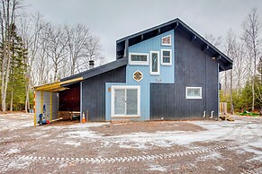 Iron River Retreat w/ Sauna: Walk to Ski Brule!