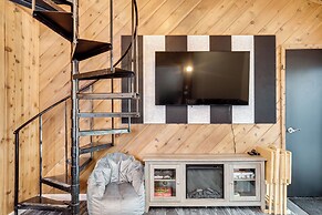 Iron River Retreat w/ Sauna: Walk to Ski Brule!