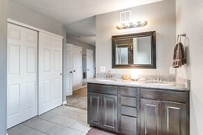 5 Mi to Dtwn Denver: Pet-friendly Home w/ Yard