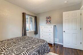 5 Mi to Dtwn Denver: Pet-friendly Home w/ Yard