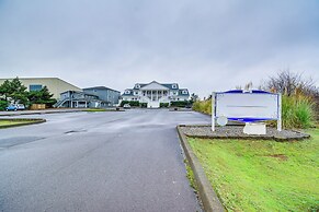 Ocean Shores Condo Rental w/ View - Walk to Beach!