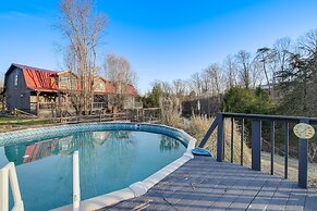 'the Cottage' in Strawberry Plains w/ Shared Pool!