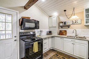 Cozy Cottage w/ Pool Btwn Knoxville & Pigeon Forge