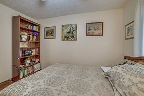 Quaint Youngstown Home ~ 2 Mi to Boardman Park!