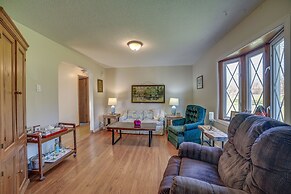 Quaint Youngstown Home ~ 2 Mi to Boardman Park!