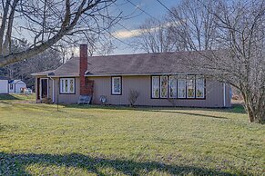 Quaint Youngstown Home ~ 2 Mi to Boardman Park!