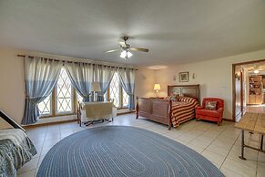 Quaint Youngstown Home ~ 2 Mi to Boardman Park!