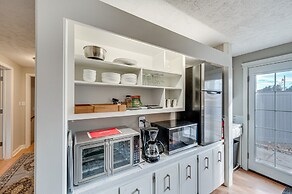 Cozy Nampa Escape w/ Fireplace + Smart TV!