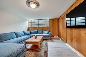 Cozy Nampa Escape w/ Fireplace + Smart TV!