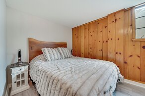 Cozy Nampa Escape w/ Fireplace + Smart TV!